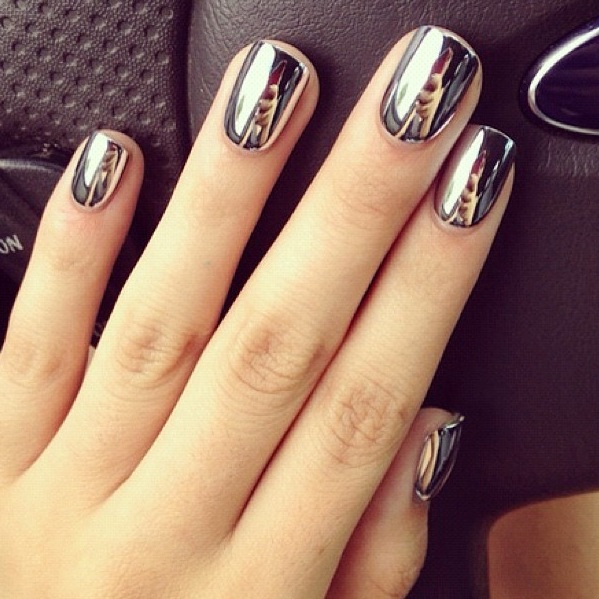 Manucure effet miroir-Metallic nails