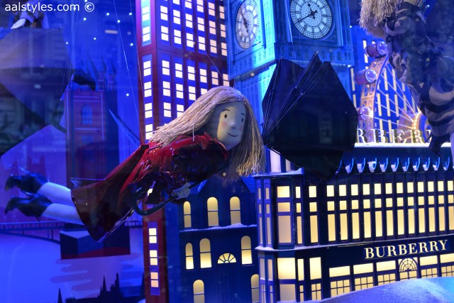 4-Burberry Vitrines Printemps Haussmann