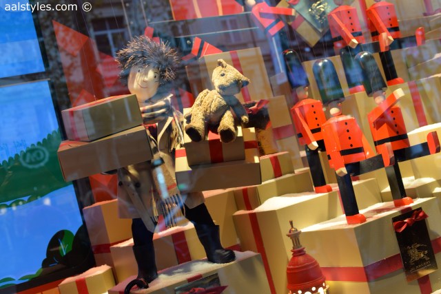 6-Burberry Vitrines Printemps Haussmann