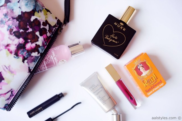 Trousse de beauté pour aller au sport-2-Rani Sandalwood Soap