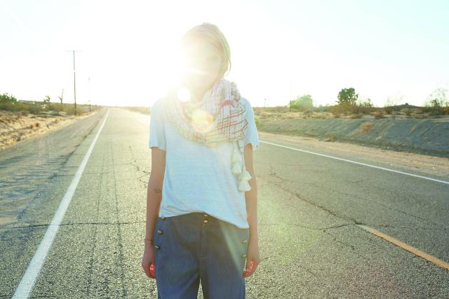 Lauren Wasser pour Julia June SS16-2