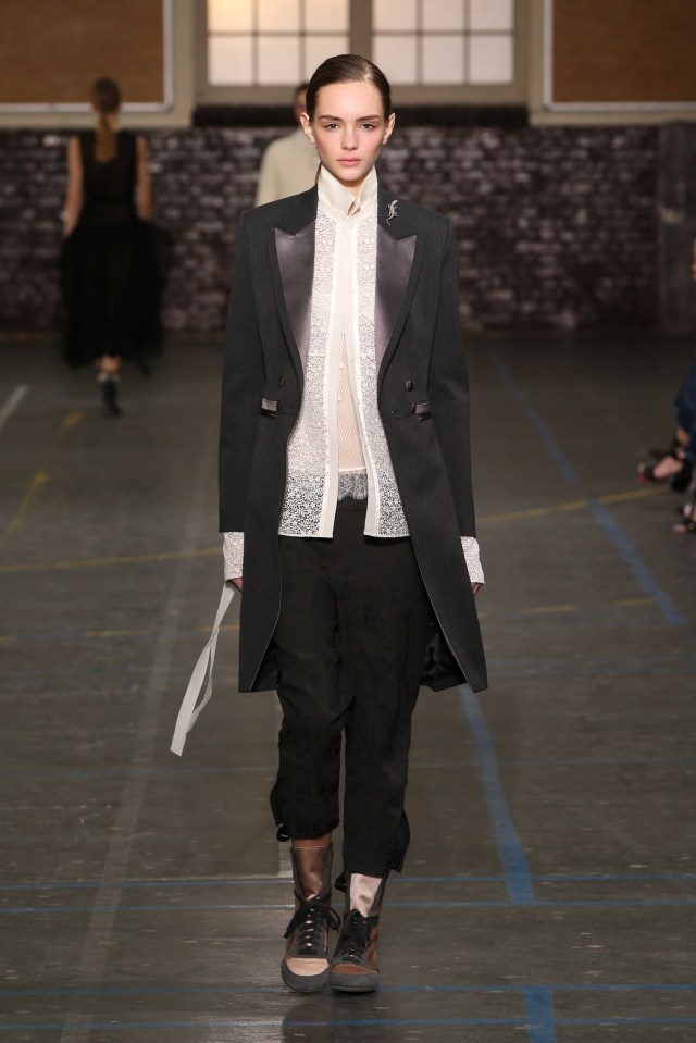 John Galliano-FW16-Fashion Week-Lycée Carnot-6